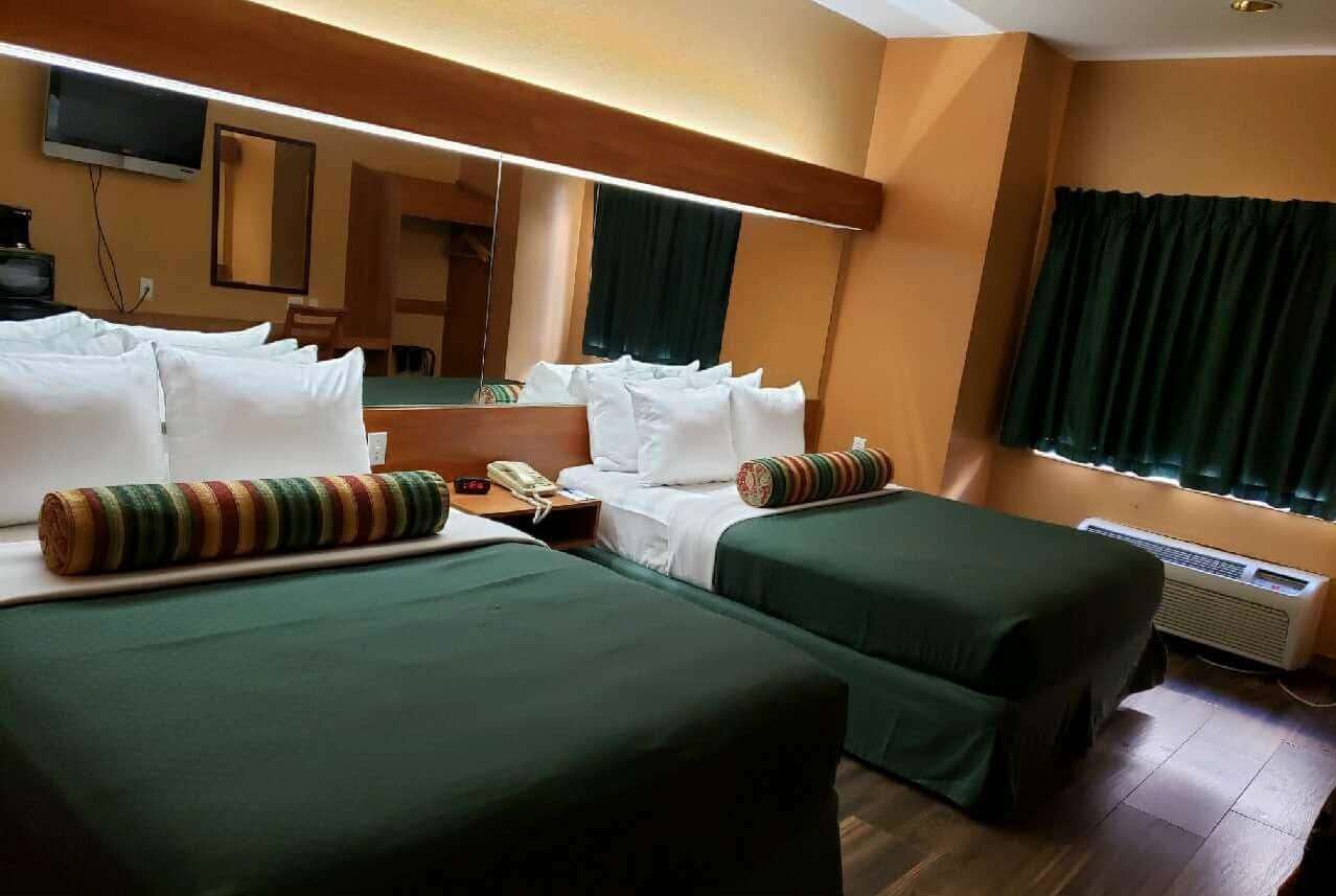 days inn and suites by wyndham tampa raymond james stadium