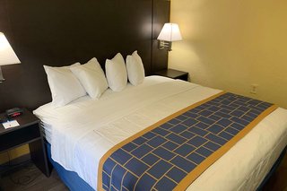 days inn and suites by wyndham tampa raymond james stadium