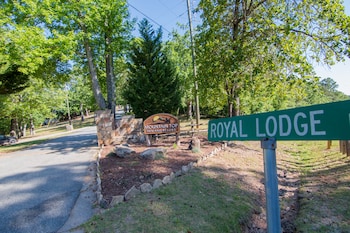 Mountain Top Inn And Resort,Columbus>>Callaway Gardens,3 star