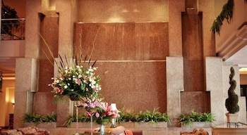 Oxford Palace Hotel And Galleria,745 S Oxford Ave,4 star