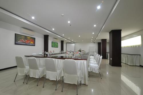 the kanjeng suites kuta galeria bali