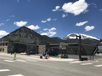 snowshoe motel