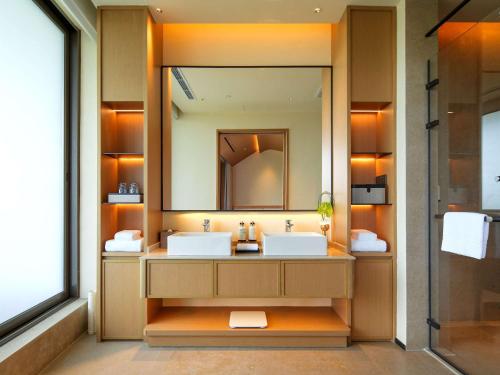 chengdu expo waterfall hotel mgallery collection