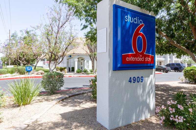 studio 6 tempe az