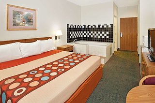 super 8 by wyndham hampshire il