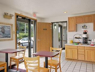 super inn in lansing