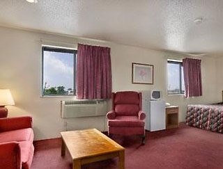 super inn in lansing