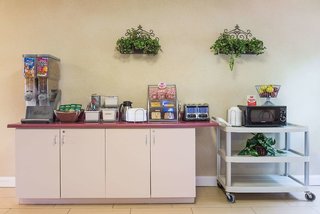 super 8 by wyndham st charles