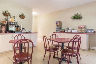 super 8 by wyndham st charles