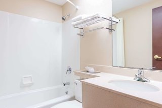 super 8 by wyndham st charles