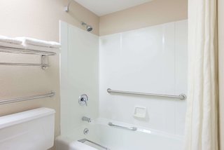 super 8 by wyndham st charles