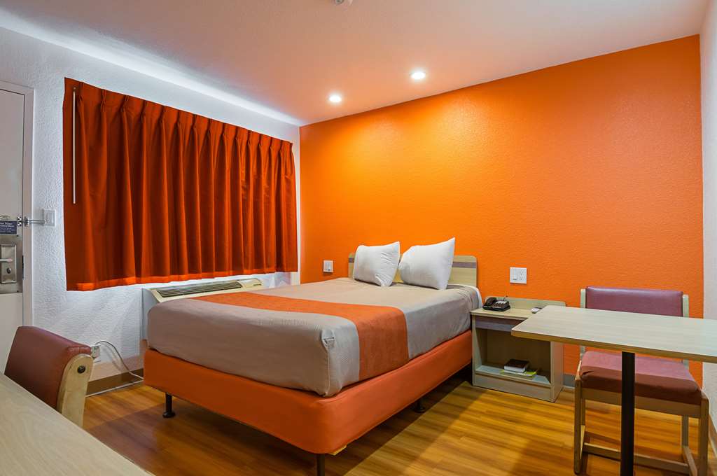 motel 6 lost hills ca