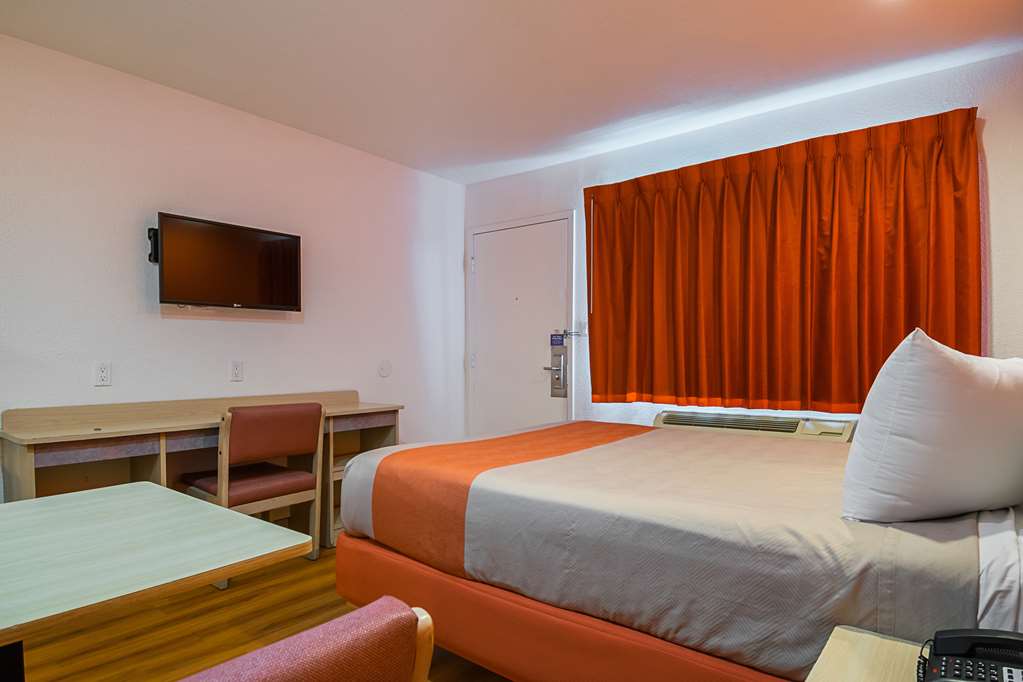 motel 6 lost hills ca