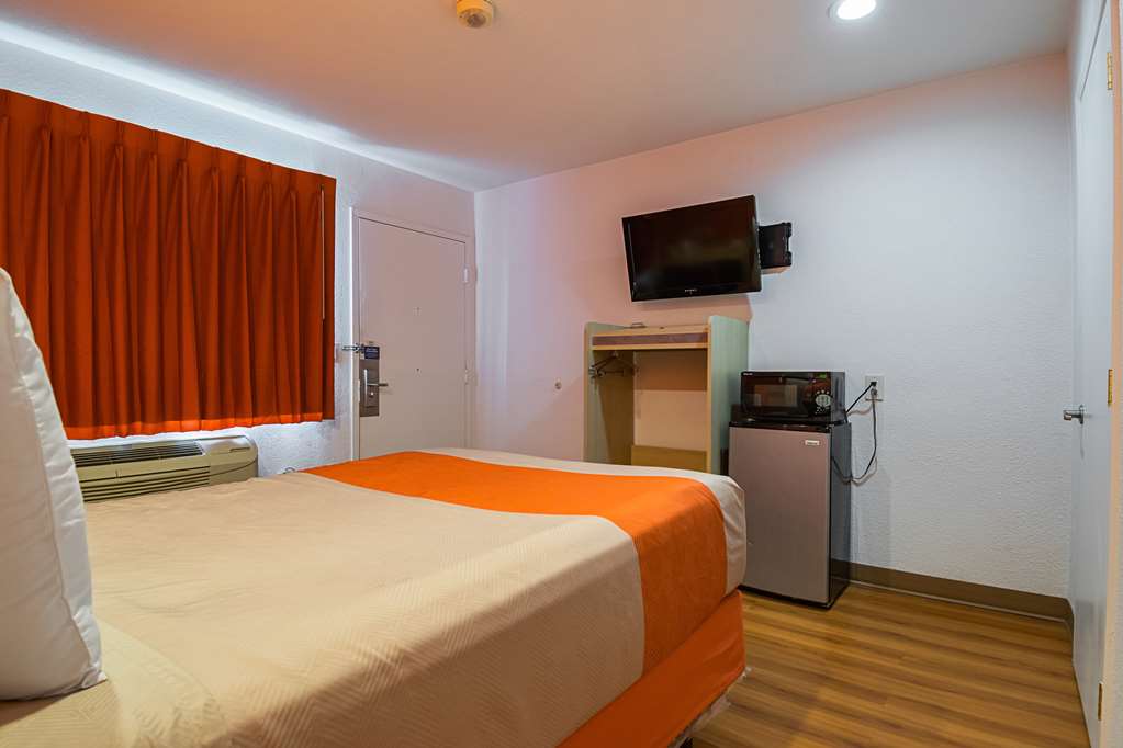 motel 6 lost hills ca