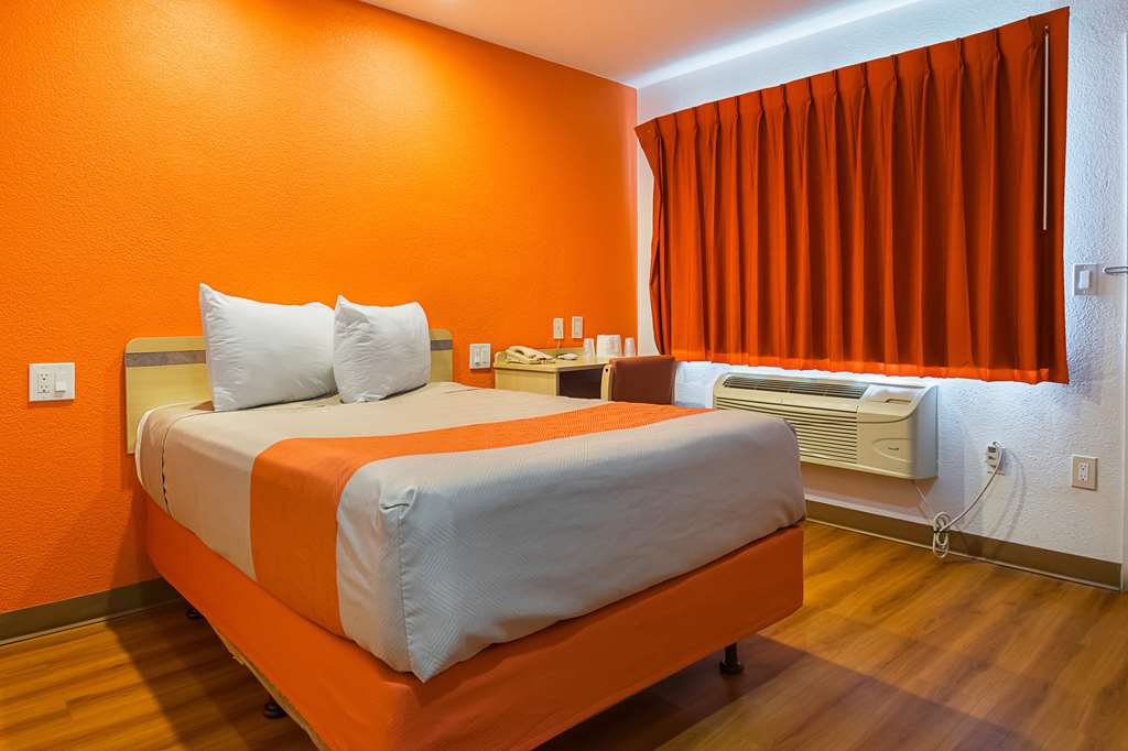 motel 6 lost hills ca