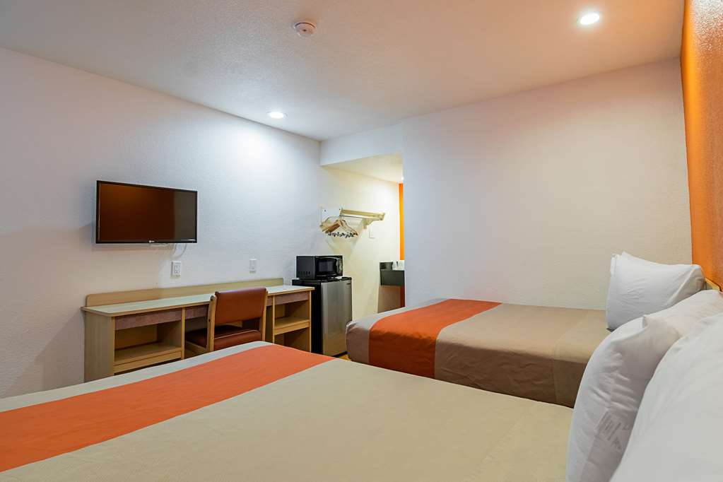 motel 6 lost hills ca