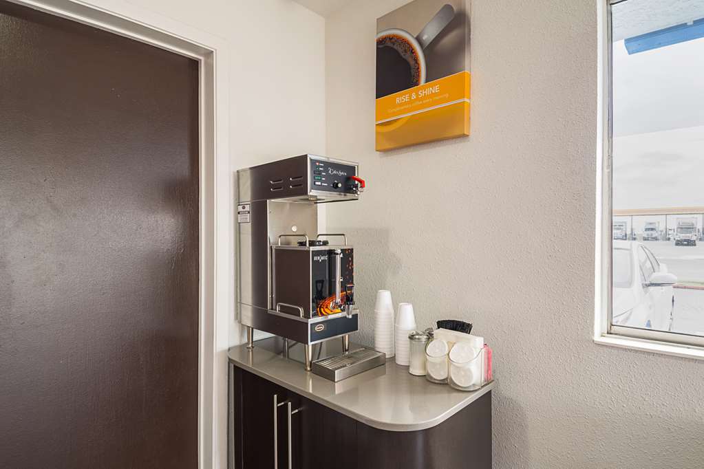 motel 6 lost hills ca