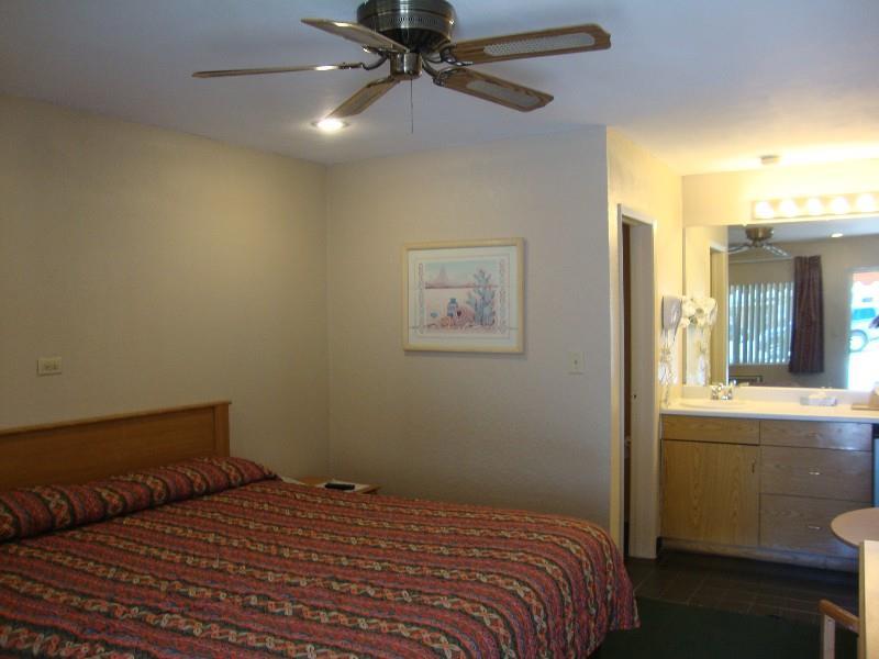 townhouse inn and suites