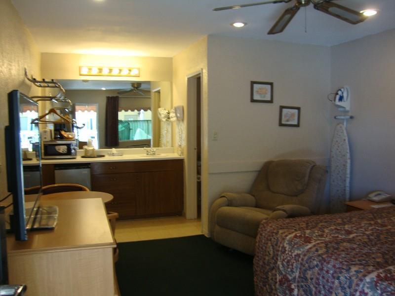 townhouse inn and suites