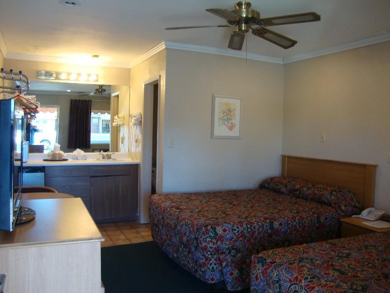 townhouse inn and suites