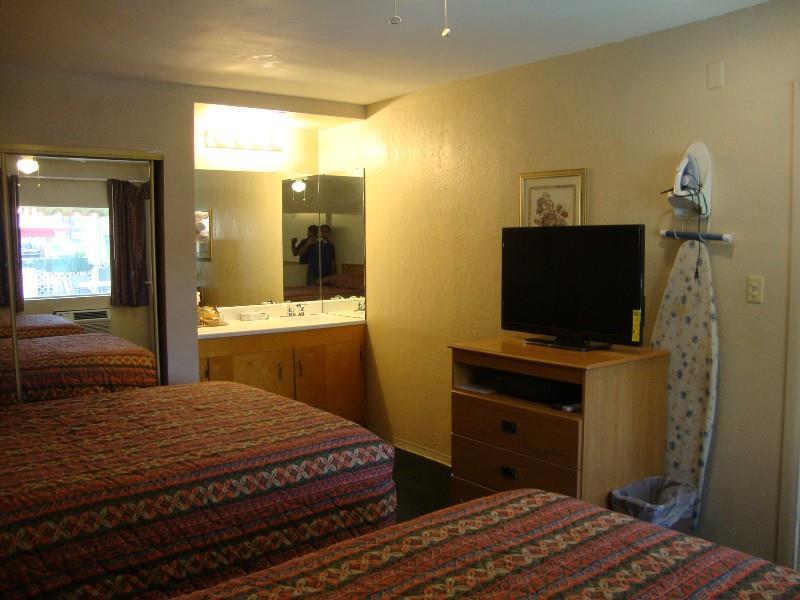 townhouse inn and suites