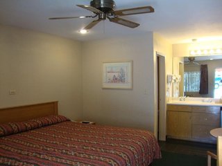 townhouse inn and suites