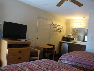 townhouse inn and suites