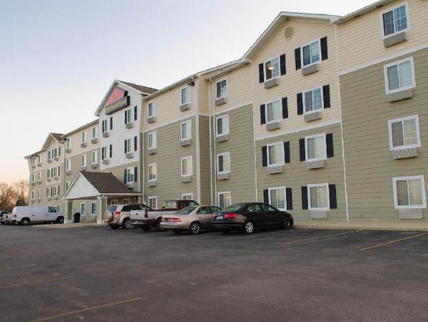 woodspring suites champaign near university