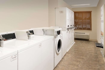 woodspring suites champaign near university