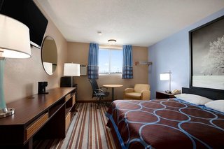 super 8 by wyndham council bluffs ia omaha ne area