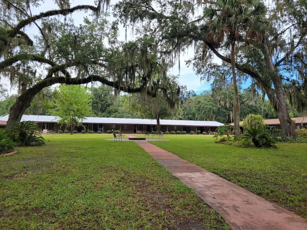 tropical resort and marina on lake beresford
