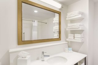 hampton inn and suites newport cincinnati