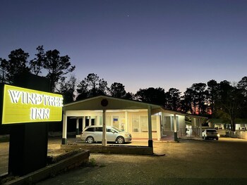Windtree Inn,,2 star