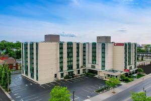 Ramada By Wyndham Niagara Falls Near The Falls,Niagara Falls>>Clifton Hill,3 star