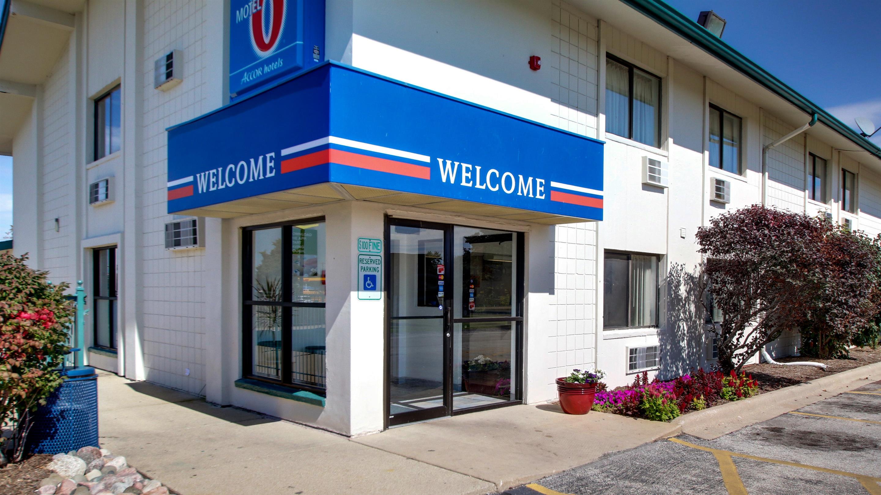 motel 6 normal il bloomington area
