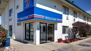 motel 6 normal il bloomington area