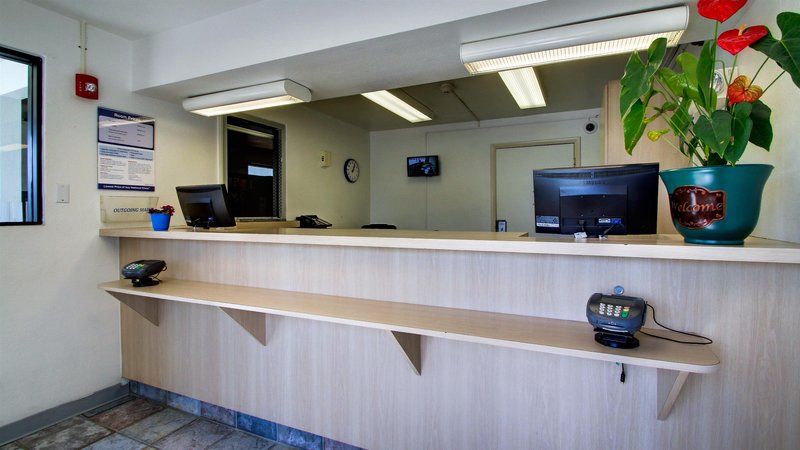 motel 6 normal il bloomington area