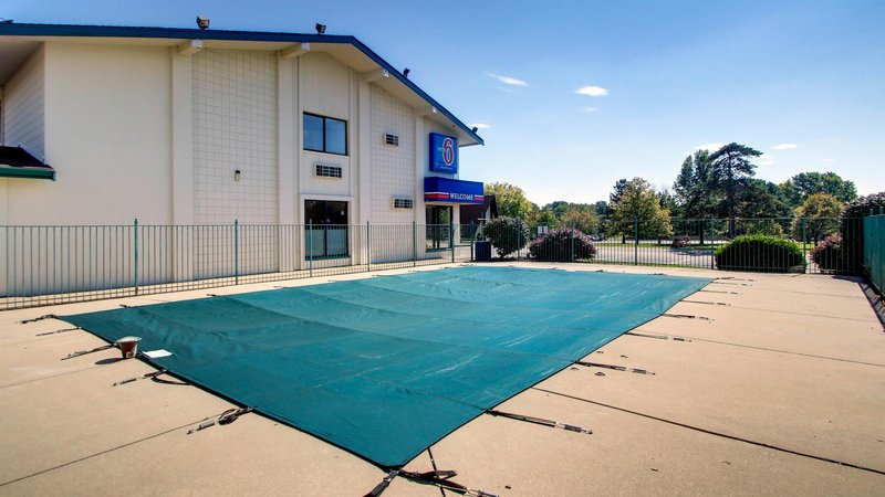 motel 6 normal il bloomington area