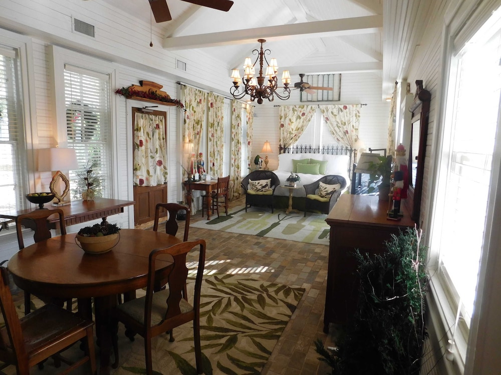 rainbow courts motel