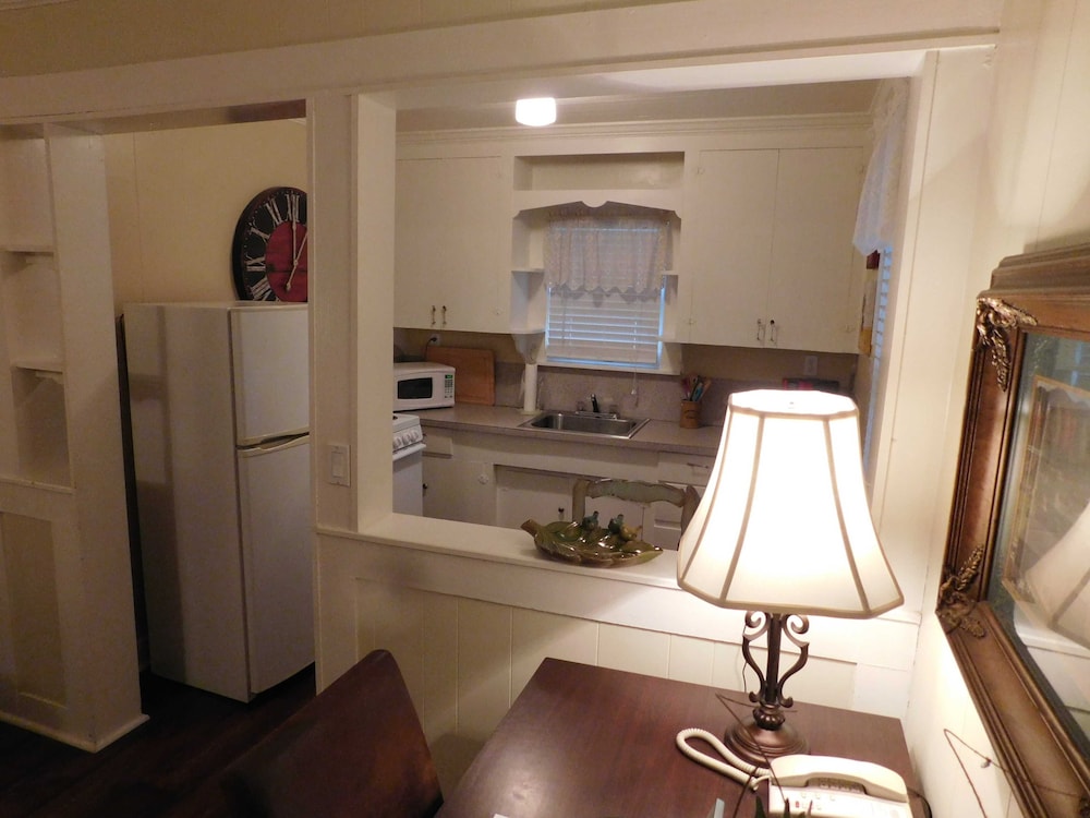 rainbow courts motel