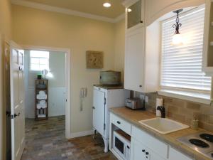 rainbow courts motel