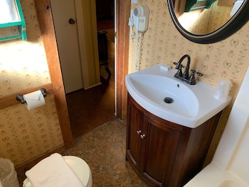 rainbow courts motel