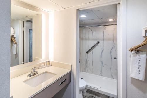 crystal coast oceanfront hotel