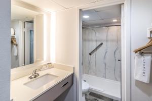 crystal coast oceanfront hotel