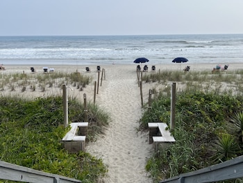 crystal coast oceanfront hotel