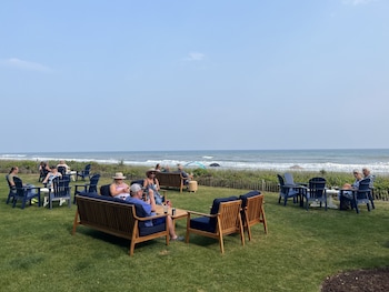 crystal coast oceanfront hotel