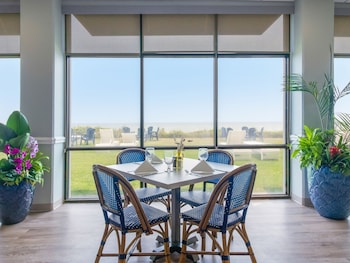 crystal coast oceanfront hotel