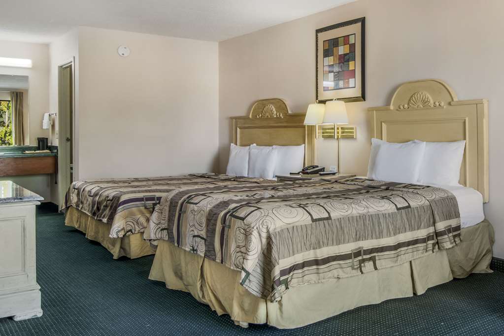 rodeway inn and suites
