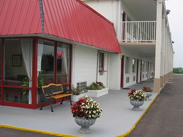 Red Carpet Inn