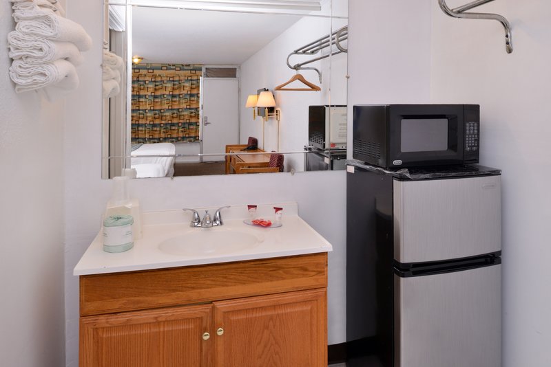 red carpet inn battleboro